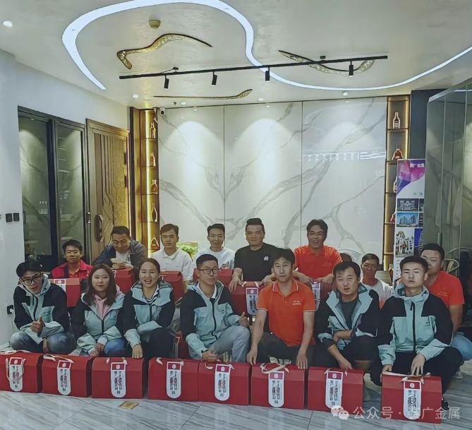 情滿(mǎn)中秋，月圓寄情